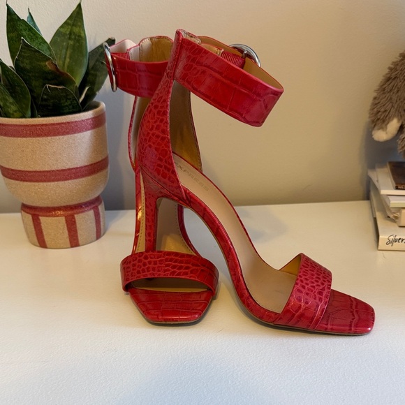 Express Red Croc-Patterned Heels - Picture 2 of 5